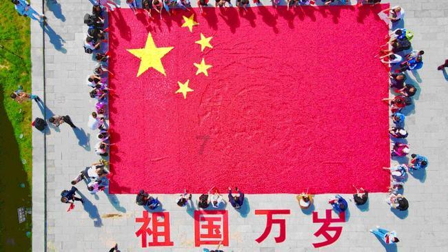 逃离快乐小镇